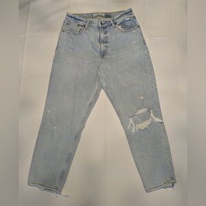 Abercrombie & Fitch The Mom High Rise Curve Love Light Wash Distressed 10R